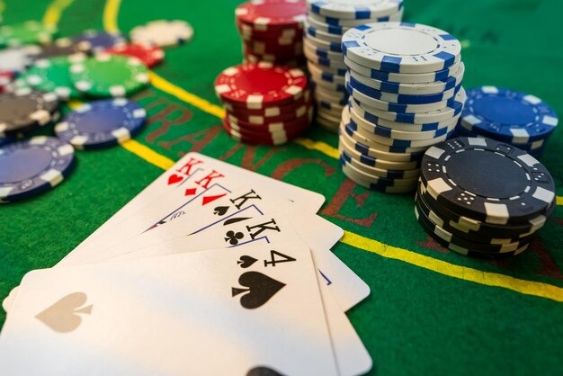 Andar Bahar card game interface on gambar roulette mobile