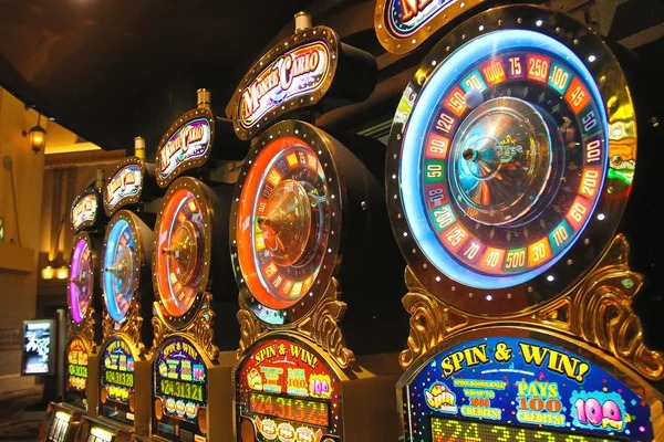 gambar roulette payment methods: QRIS, DANA, OVO, GoPay, ShopeePay, LinkAja, BCA, Mandiri, BRI, BNI